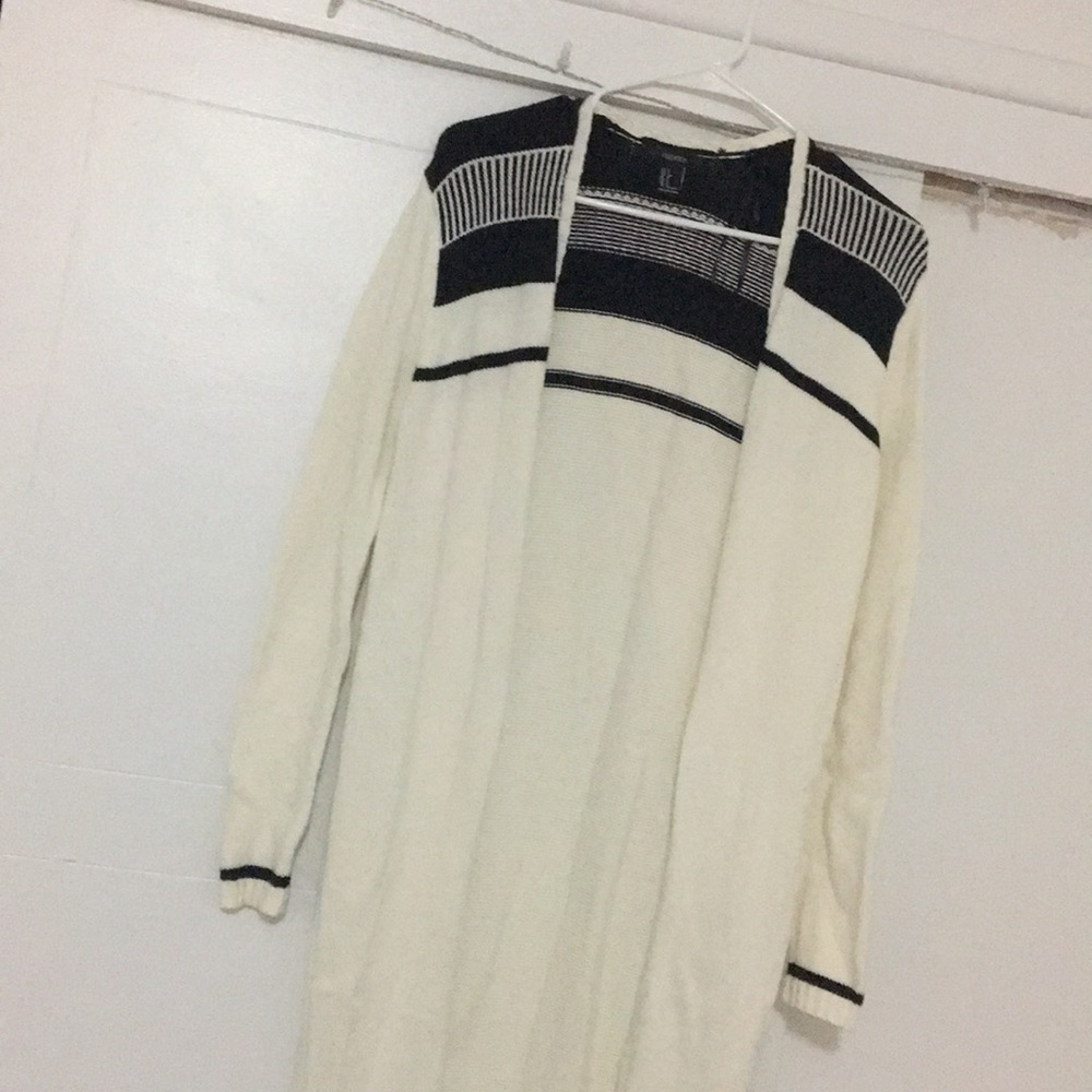 Long knitted cardigan